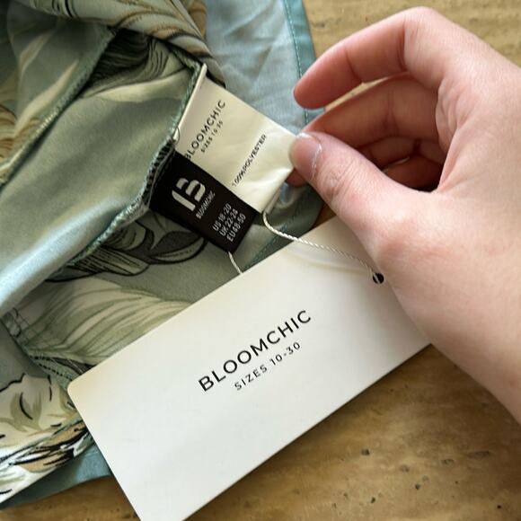 Plus Size NWT Silky Floral Slip Dress Criss Cross Details Adjustable Straps S27 - Picture 3 of 7